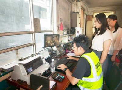 陜煤運(yùn)銷(xiāo)集團(tuán)秦嶺數(shù)字公司開(kāi)展“送清涼”活動(dòng) 助力勞動(dòng)保護(hù)用品推廣